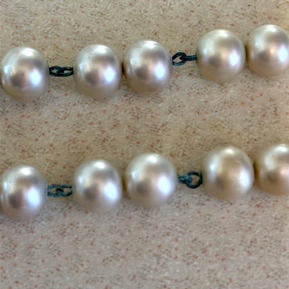 Vintage metal link chain faux pearl, crystal, rhinestone necklace (480) - Picture 10 of 10